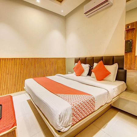 Hotel O Shri Sai Делі Екстер'єр фото