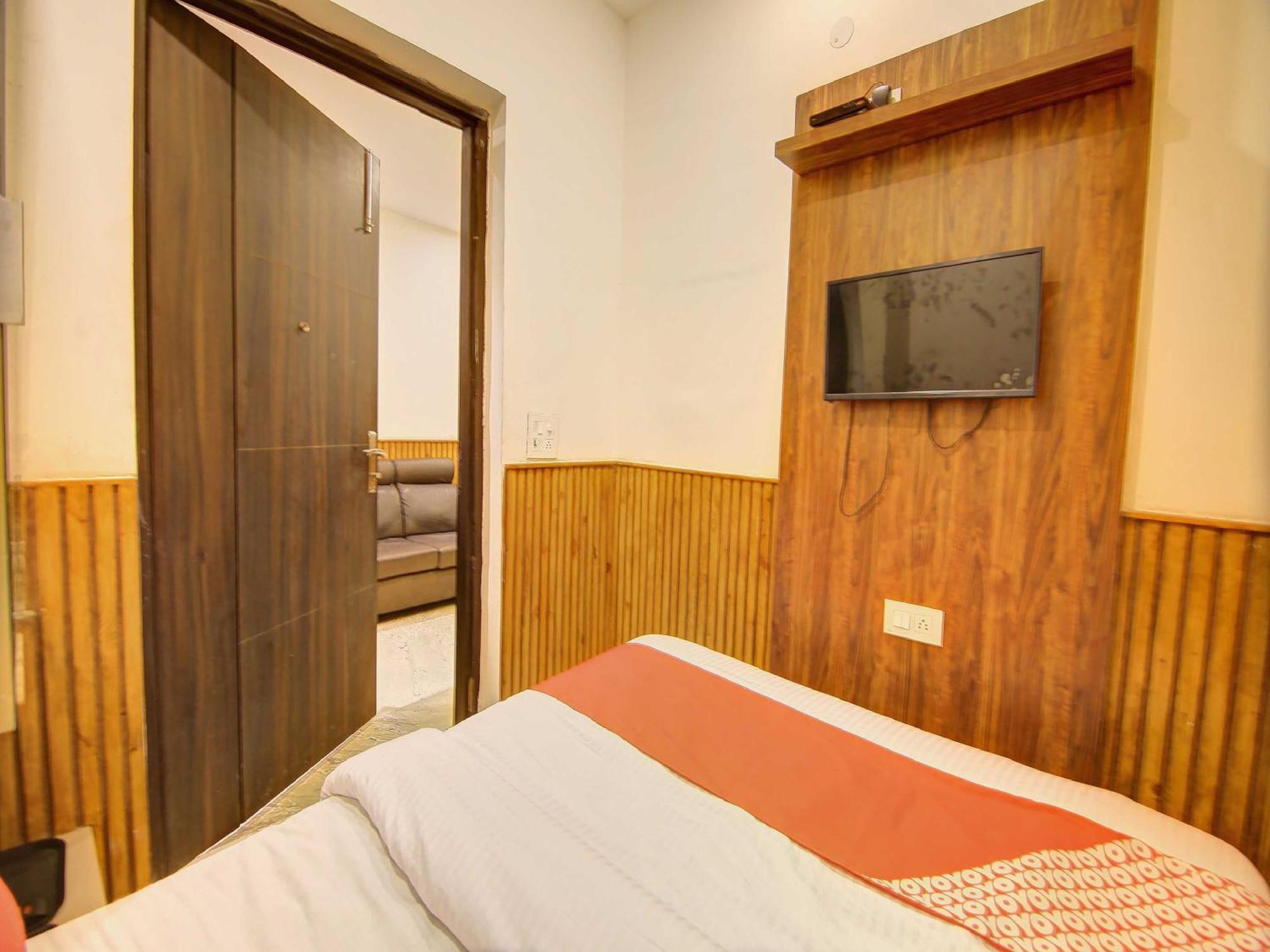 Hotel O Shri Sai Делі Екстер'єр фото